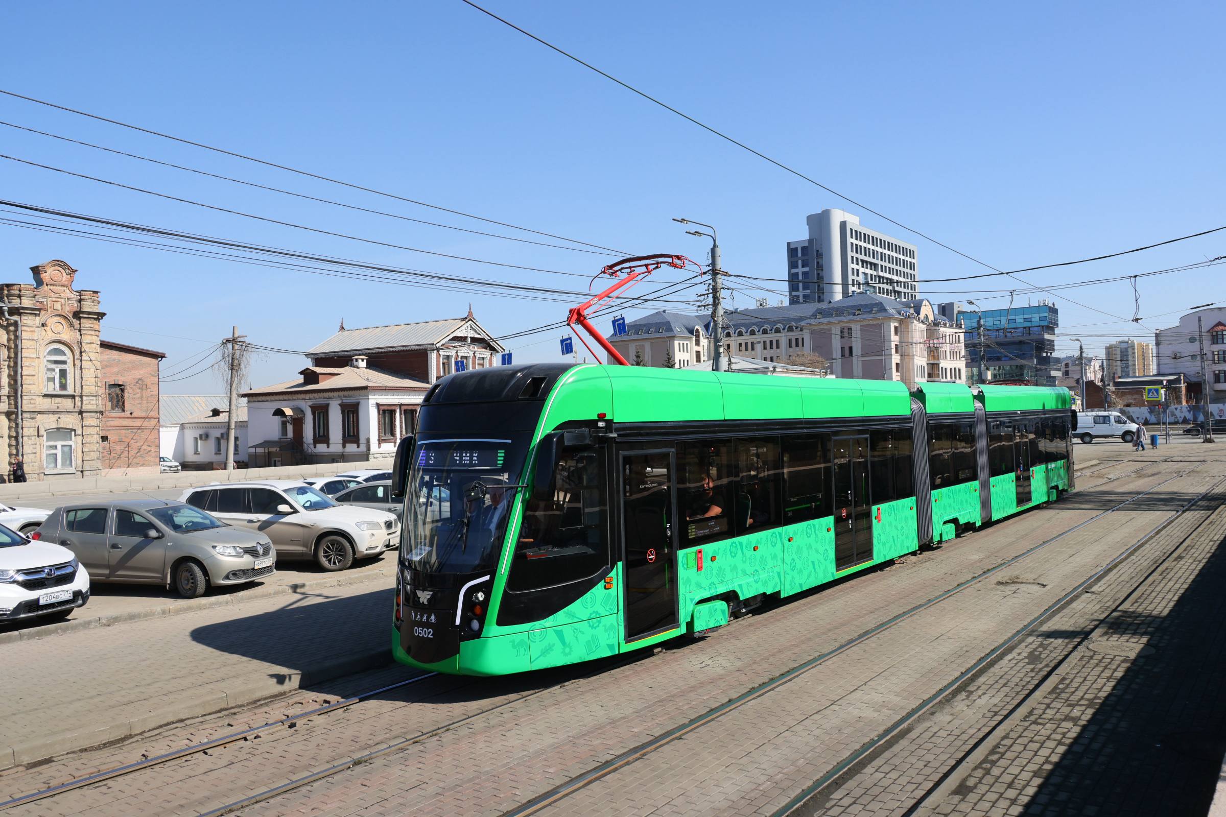 «Роскошь, просто роскошь»: вместе с Алексеем Текслером мы прокатились на челябинском трёхсекционном трамвае