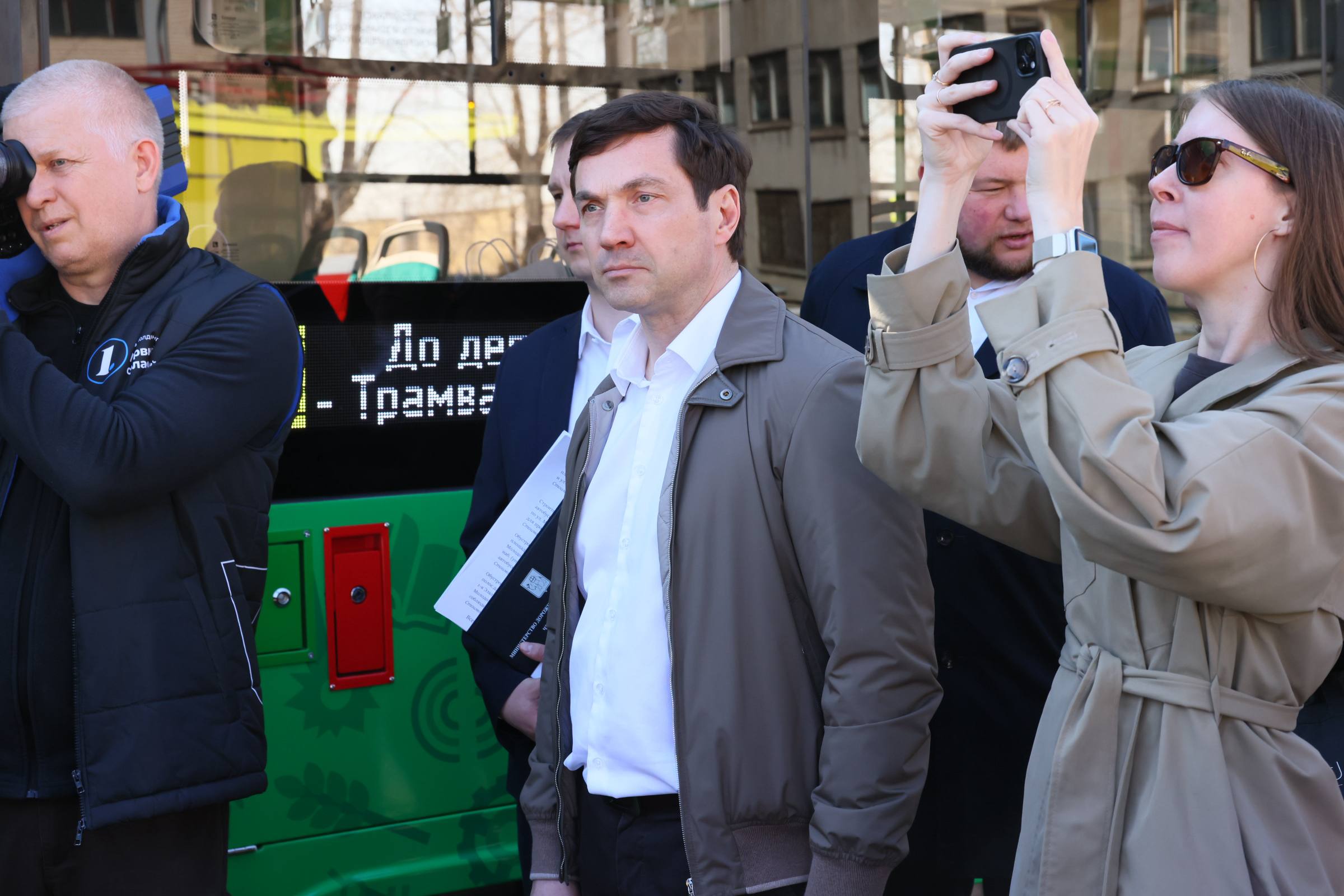 «Роскошь, просто роскошь»: вместе с Алексеем Текслером мы прокатились на челябинском трёхсекционном трамвае «Роскошь, просто роскошь»: вместе с Алексеем Текслером мы прокатились на челябинском трёхсекционном трамвае