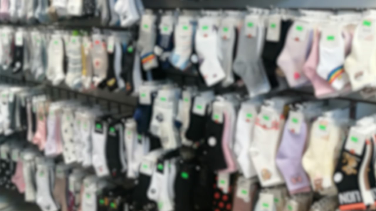 В Озерске сотрудники полиции изъяли из оборота партию одежды с признаками контрафактности