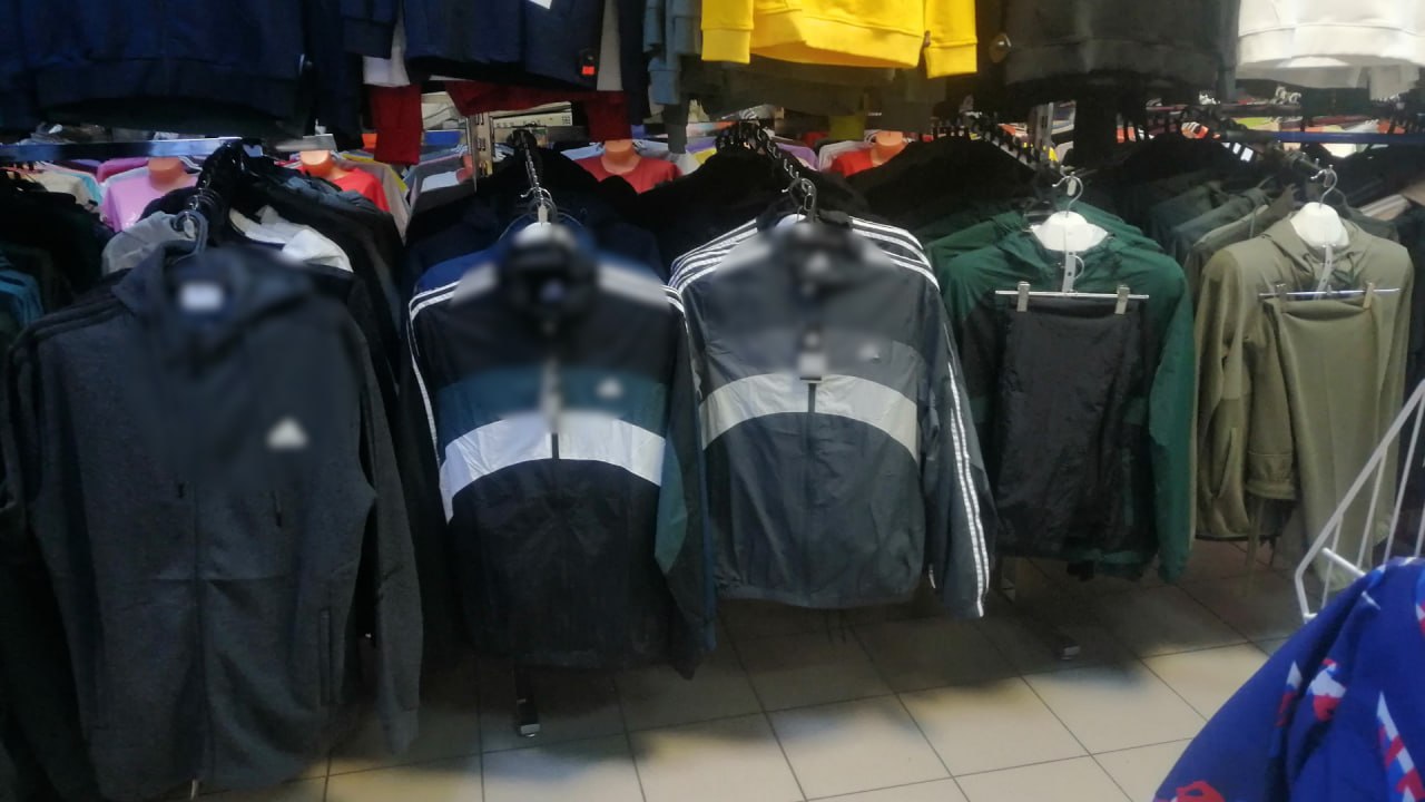 В Озерске сотрудники полиции изъяли из оборота партию одежды с признаками контрафактности В Озерске сотрудники полиции изъяли из оборота партию одежды с признаками контрафактности