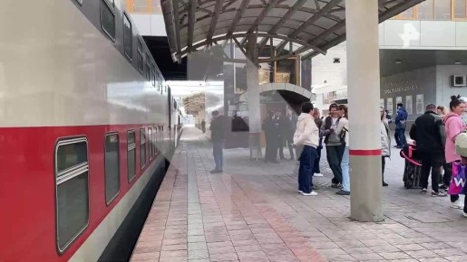 "Начался грохот, кружки повалились со стола"