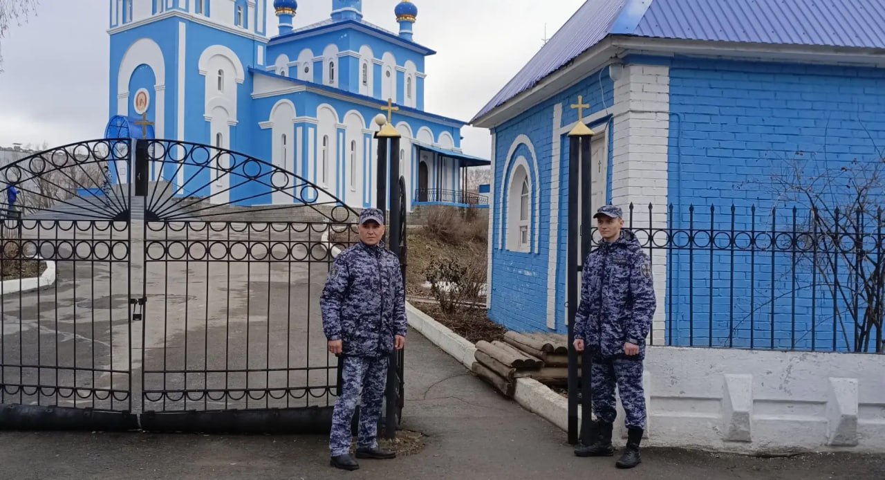 Полицейские приступили к охране правопорядка в местах проведения религиозных мероприятий Полицейские приступили к охране правопорядка в местах проведения религиозных мероприятий