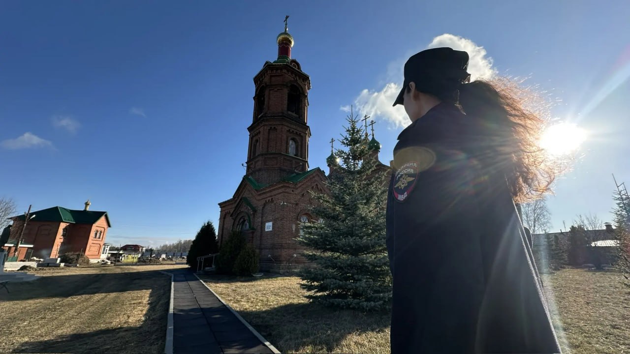 Полицейские приступили к охране правопорядка в местах проведения религиозных мероприятий Полицейские приступили к охране правопорядка в местах проведения религиозных мероприятий