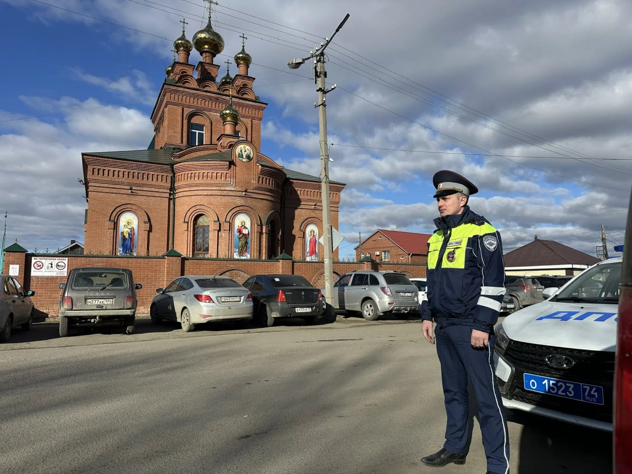 Полицейские приступили к охране правопорядка в местах проведения религиозных мероприятий Полицейские приступили к охране правопорядка в местах проведения религиозных мероприятий