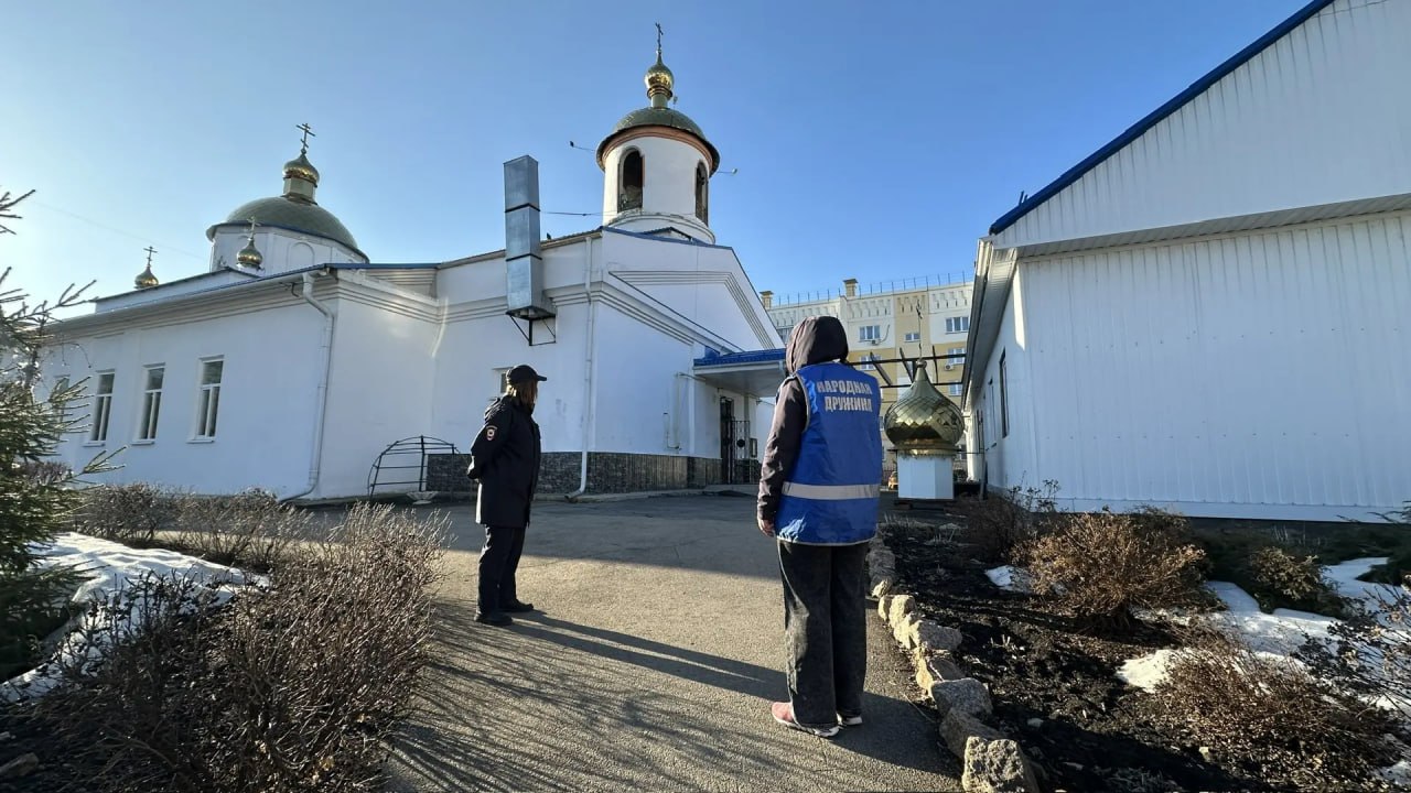 Полицейские приступили к охране правопорядка в местах проведения религиозных мероприятий Полицейские приступили к охране правопорядка в местах проведения религиозных мероприятий