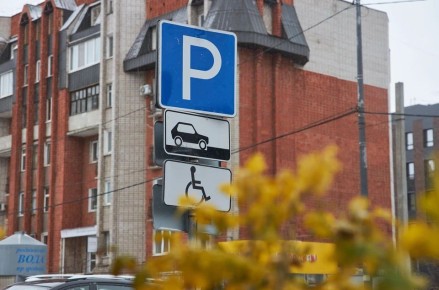 Первыми обратились ветераны и многодетные: челябинцы начали писать заявления, чтобы не вносить деньги за платные парковки