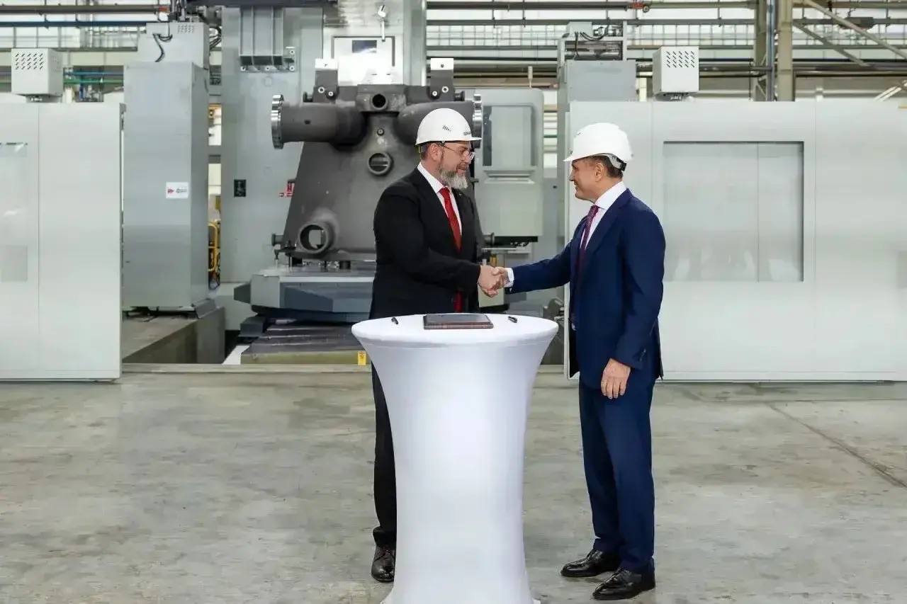 Алексей Текслер: Южноуральские предприятия — одни из самых сильных в стране и продолжают уверенно развиваться, запускать новые производства, осваивать современные технологии и укреплять позиции региона как одного из ведущих... Алексей Текслер: Южноуральские предприятия — одни из самых сильных в стране и продолжают уверенно развиваться, запускать новые производства, осваивать современные технологии и укреплять позиции региона как одного из ведущих...