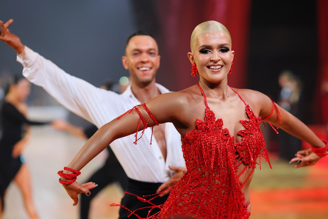 Кубок губернатора по танцевальному спорту в Челябинске впервые принял фиджитал-танцоров Кубок губернатора по танцевальному спорту в Челябинске впервые принял фиджитал-танцоров