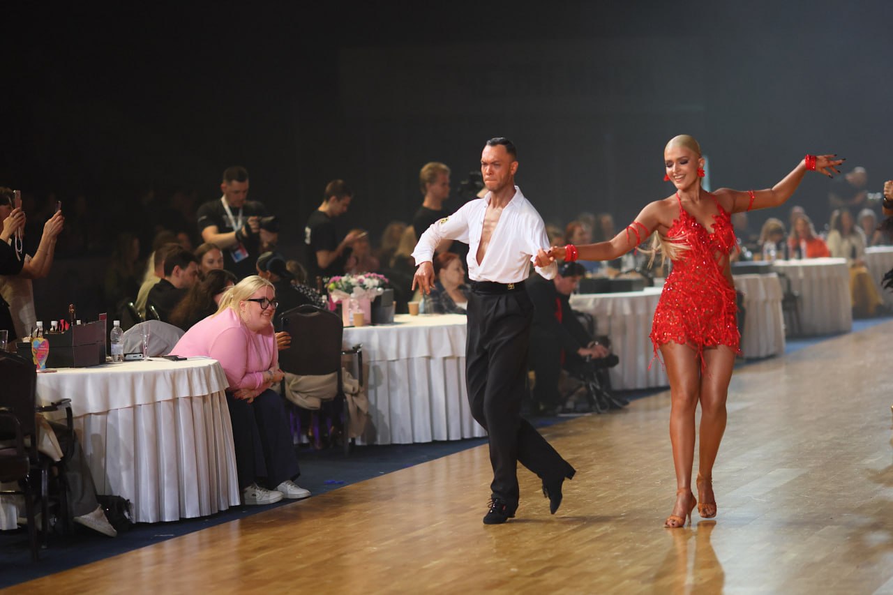 Кубок губернатора по танцевальному спорту в Челябинске впервые принял фиджитал-танцоров Кубок губернатора по танцевальному спорту в Челябинске впервые принял фиджитал-танцоров