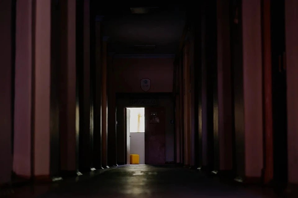 «Чем болела? Пила»: ребенок в детском доме, а мама гуляет и прячется от приставов