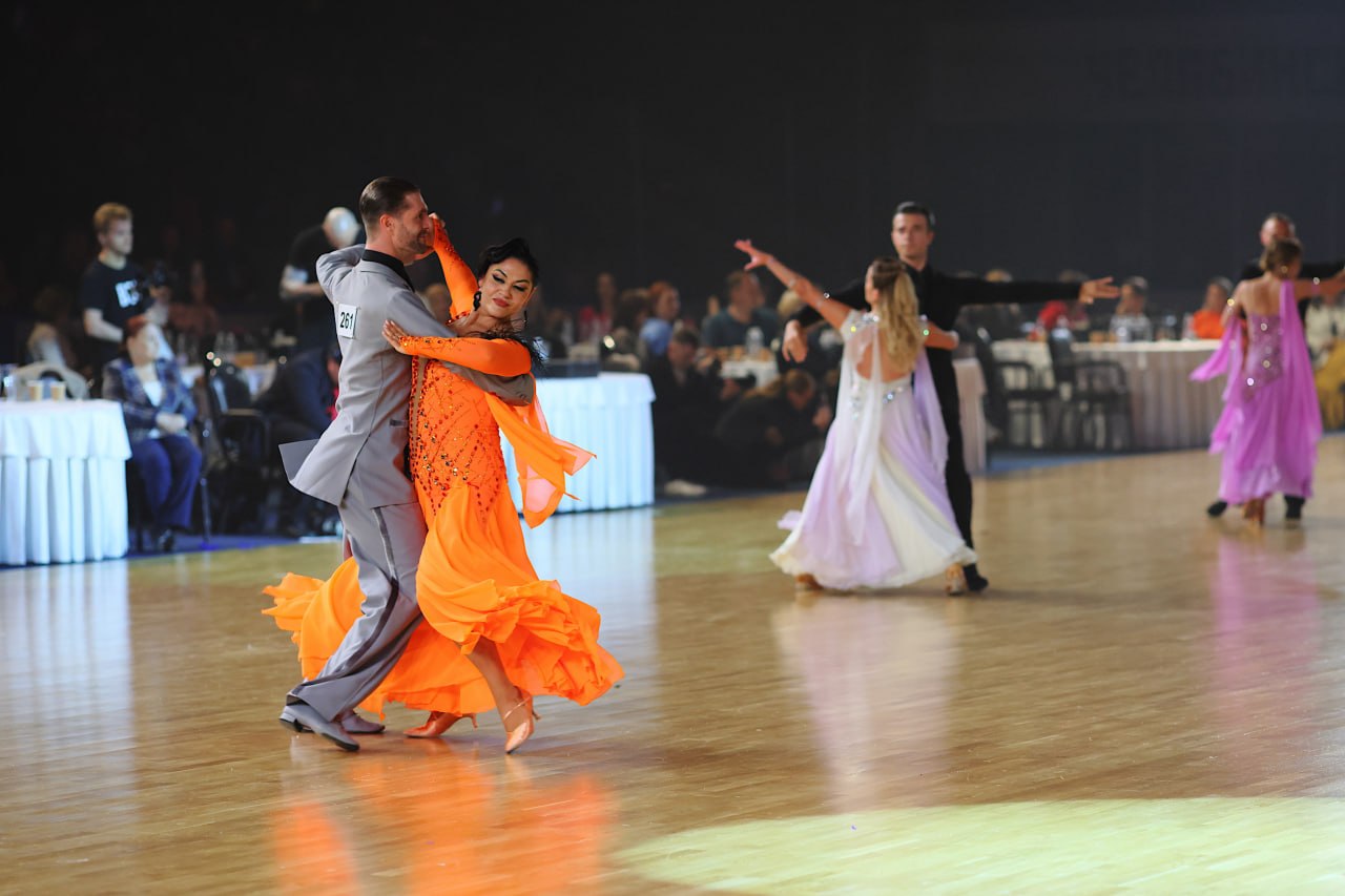 Кубок губернатора по танцевальному спорту в Челябинске впервые принял фиджитал-танцоров Кубок губернатора по танцевальному спорту в Челябинске впервые принял фиджитал-танцоров