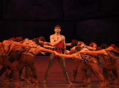 Новосибирский театр впервые выступит на фестивале в Челябинске с легендарным «Спартаком»