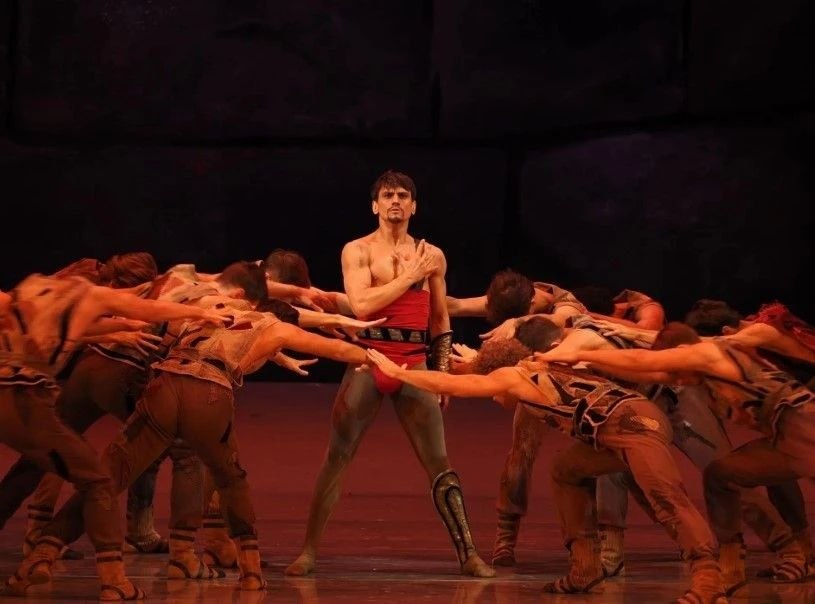 Новосибирский театр впервые выступит на фестивале в Челябинске с легендарным «Спартаком»