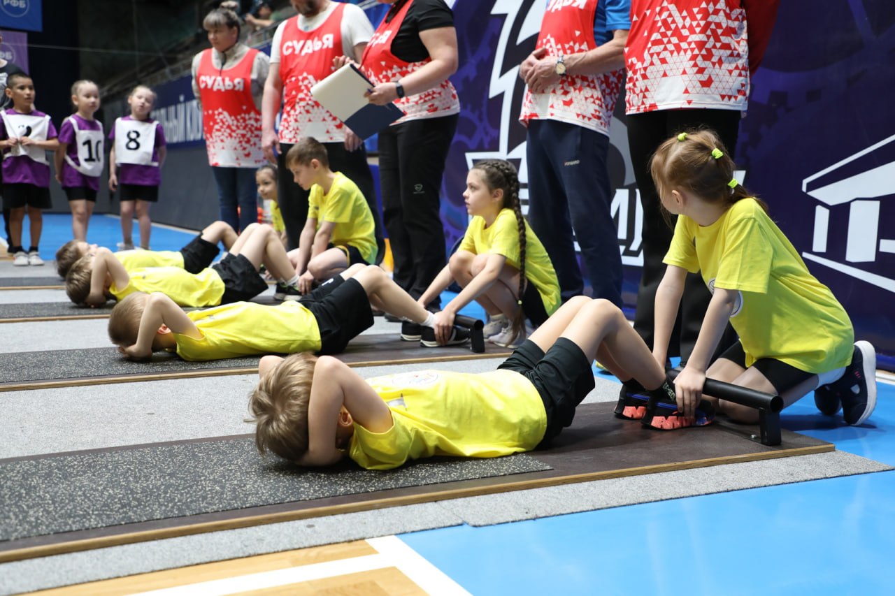 Семилетняя девочка покорила судей на фестивале ГТО в Магнитогорске Семилетняя девочка покорила судей на фестивале ГТО в Магнитогорске