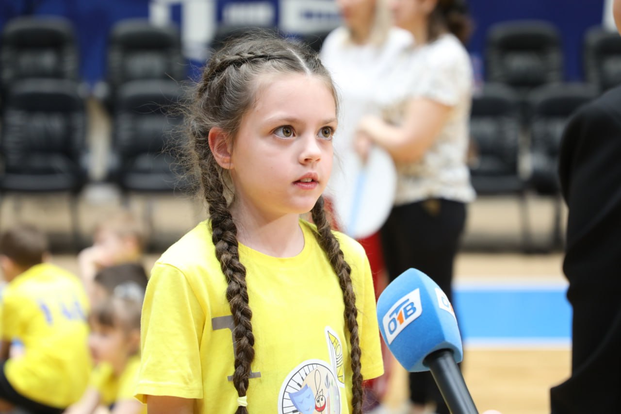 Семилетняя девочка покорила судей на фестивале ГТО в Магнитогорске Семилетняя девочка покорила судей на фестивале ГТО в Магнитогорске