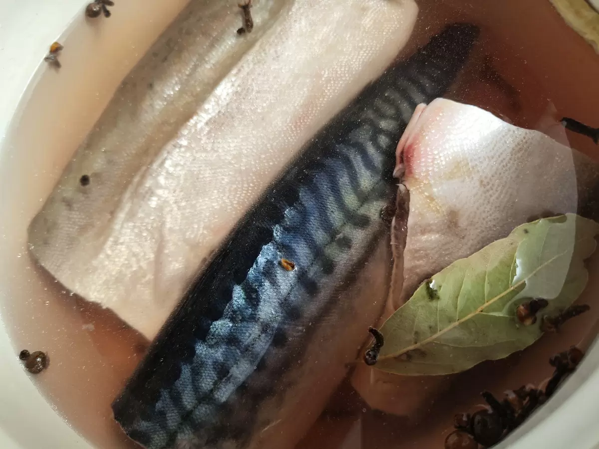 Как приготовить рулет горячего копчения из горбуши и скумбрии в домашних условиях