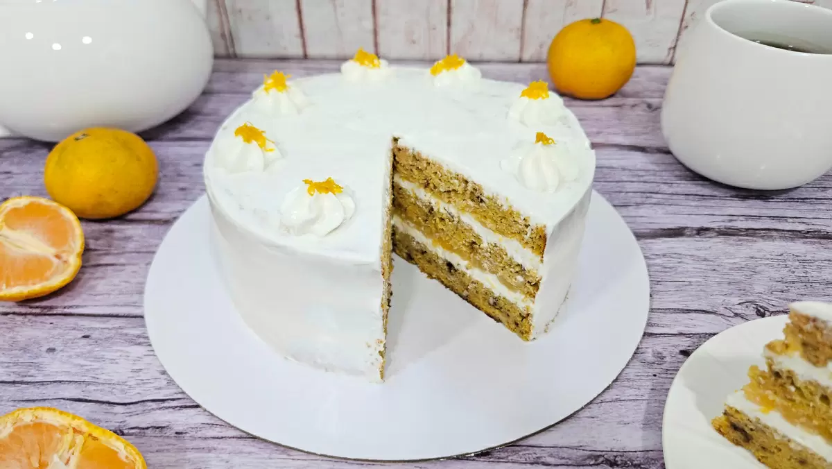 Праздничный морковный торт с творожным кремом