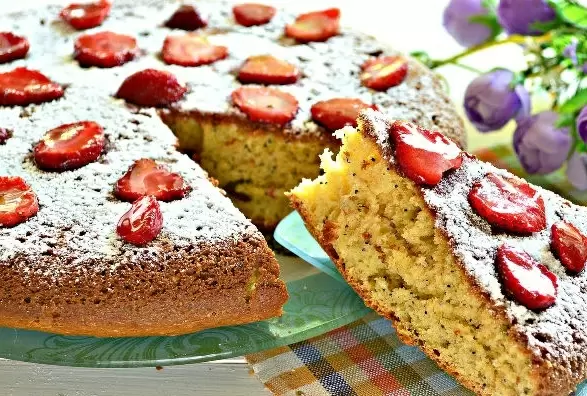 Магия сочетания: торт с маком и клубникой для вашего стола