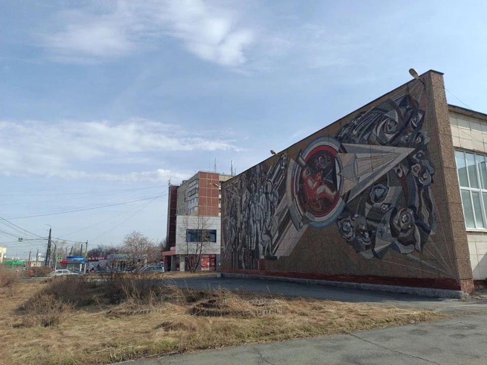 12 апреля 1961 года состоялся первый полет человека в космос — капитаном первого звездолета был старший лейтенант ВВС СССР Юрий Гагарин, который за 108 минут совершил один виток вокруг планеты и вернулся на Землю майором 12 апреля 1961 года состоялся первый полет человека в космос — капитаном первого звездолета был старший лейтенант ВВС СССР Юрий Гагарин, который за 108 минут совершил один виток вокруг планеты и вернулся на Землю майором