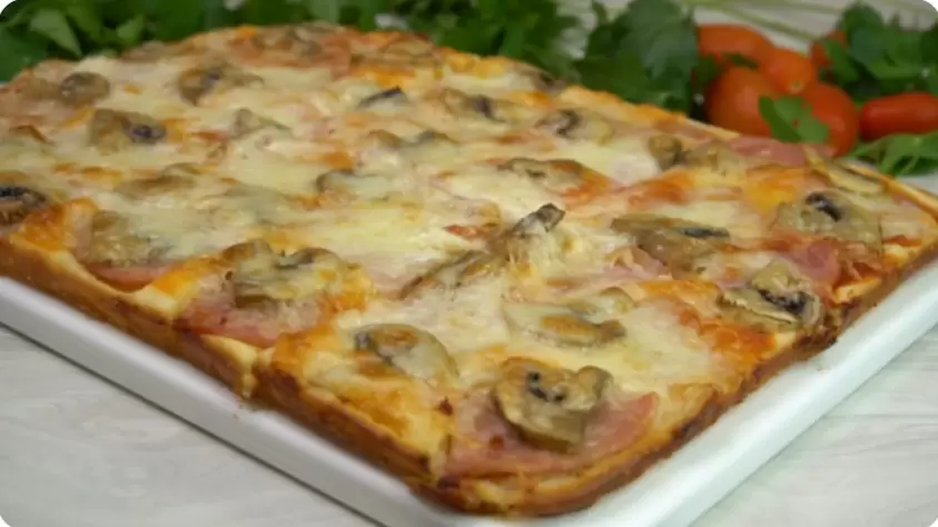 Быстрый пирог в духе пиццы: ваш любимый рецепт на каждый день