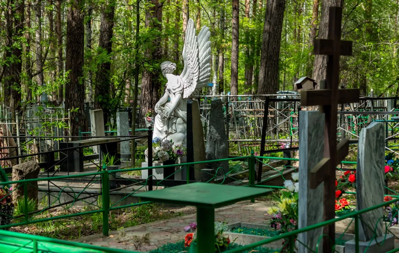 Кладбища Челябинска обработают от клещей к Радонице