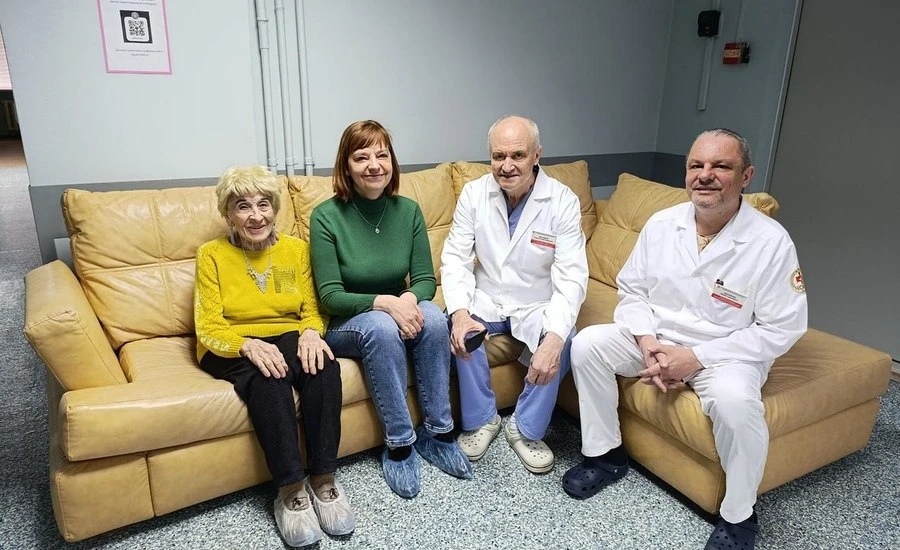 Врачи избавили от аномально опущенных век двух жительниц Челябинска