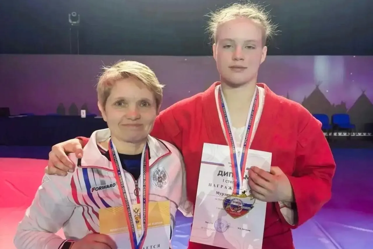 Лошкин поздравил самбистку Мурзину с выходом на чемпионат мира