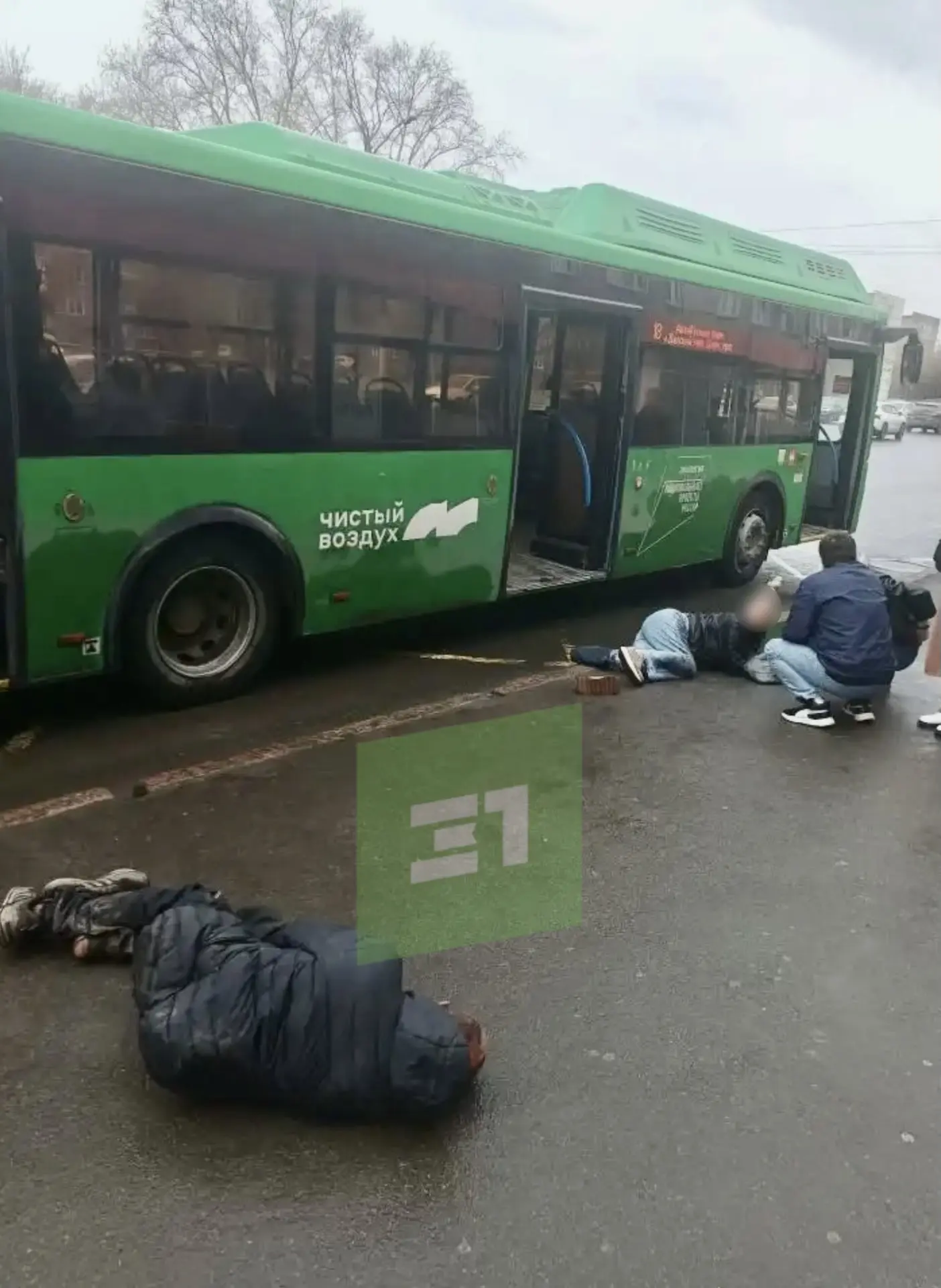 На Дзержинского водитель автобуса сбил двоих пешеходов