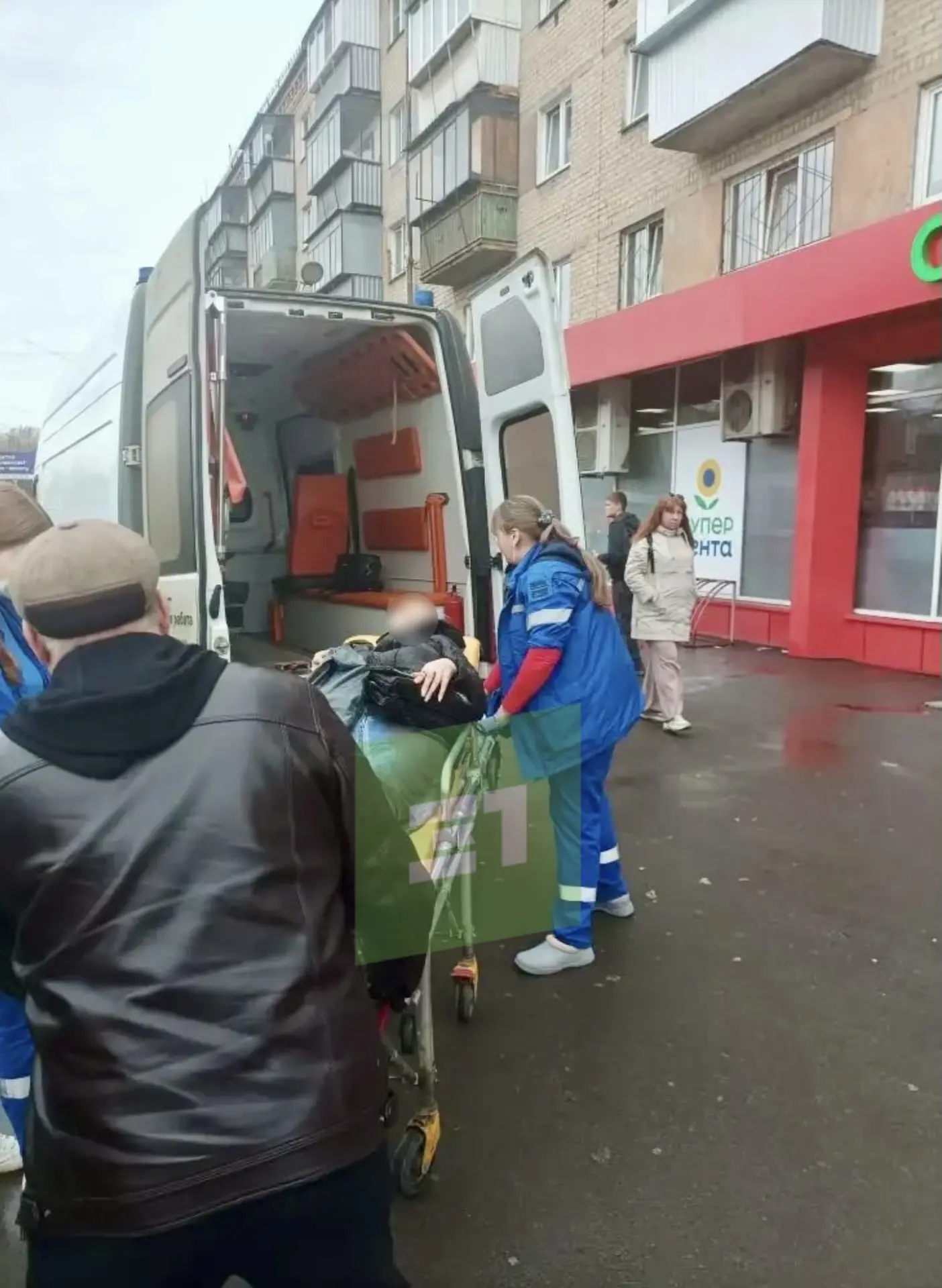 На Дзержинского водитель автобуса сбил двоих пешеходов На Дзержинского водитель автобуса сбил двоих пешеходов