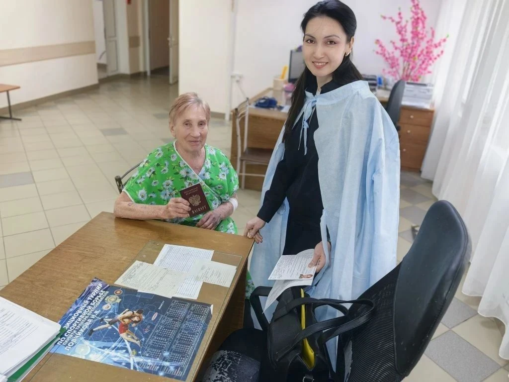 В Варненском районе полицейские доставили в больницу паспорт 86-летней женщине В Варненском районе полицейские доставили в больницу паспорт 86-летней женщине