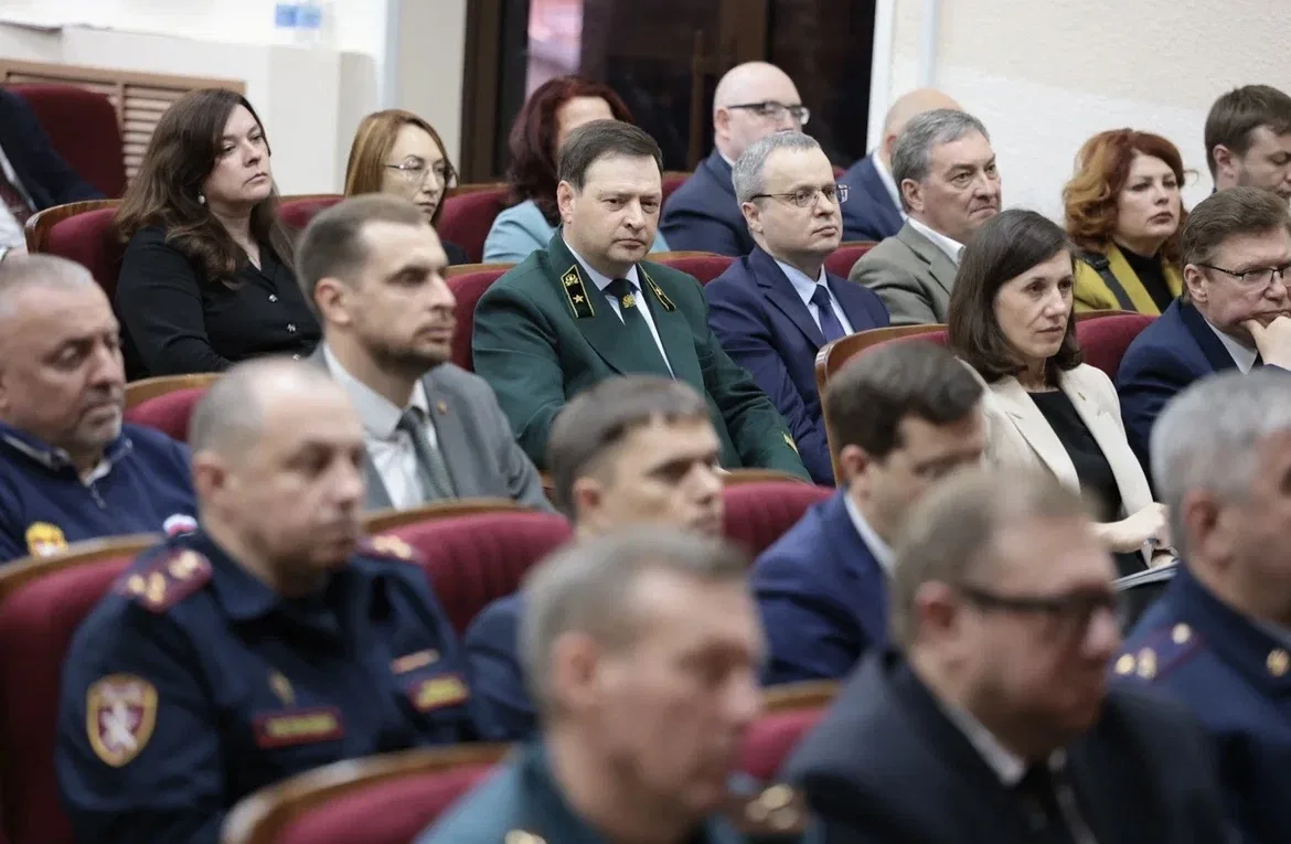 Прокурор Челябинской области Игорь Донгаузер принял участие в выездном областном совещании при Губернаторе региона в Чебаркульском округе Прокурор Челябинской области Игорь Донгаузер принял участие в выездном областном совещании при Губернаторе региона в Чебаркульском округе