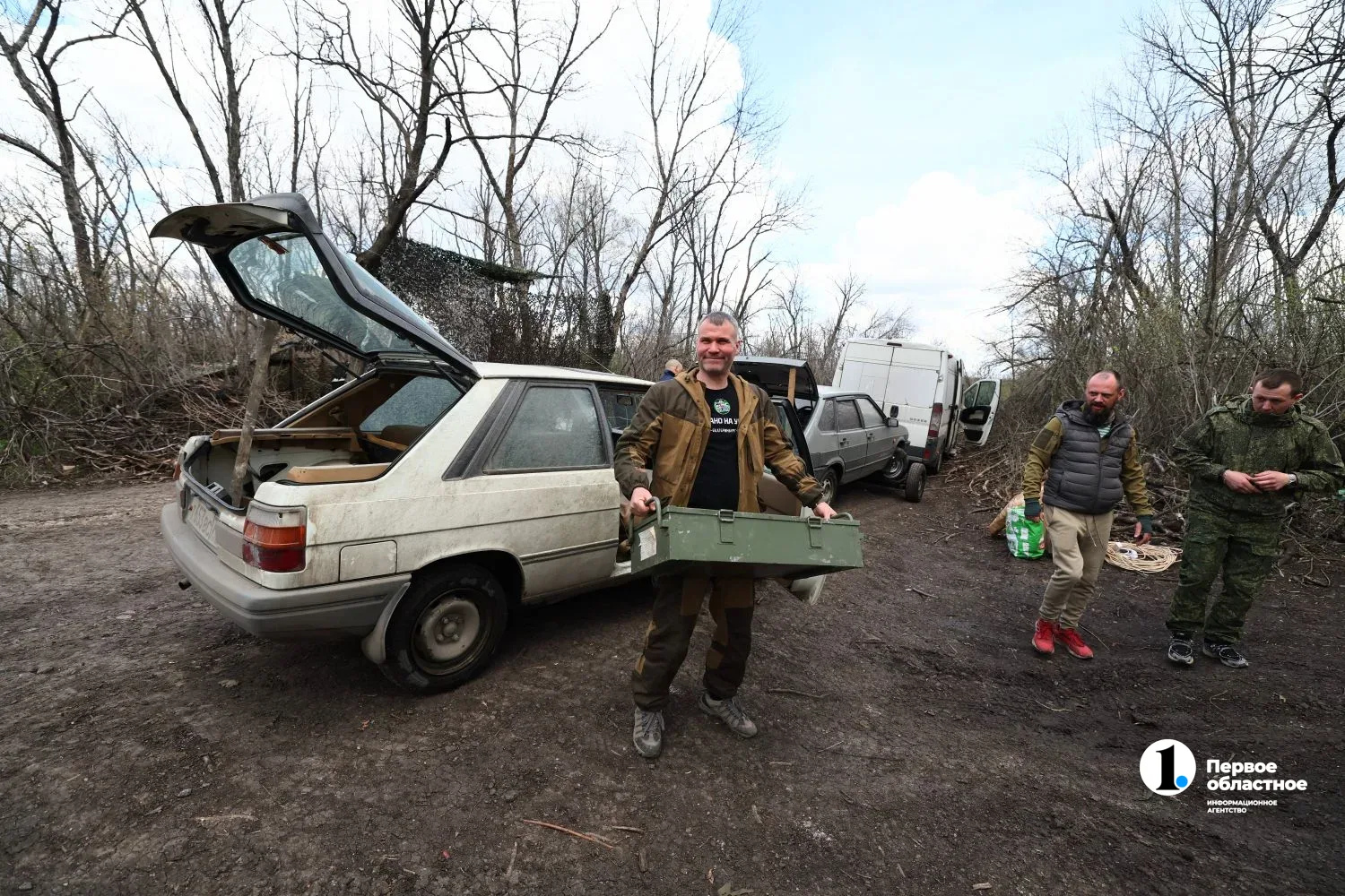 Челябинские пограничники передали два автомобиля для эвакуации раненых на СВО