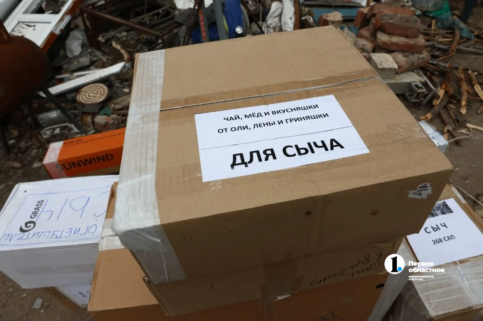 Челябинские пограничники привезли гуманитарный груз в больницу Макеевки и побывали в городе-призраке Красногоровке Челябинские пограничники привезли гуманитарный груз в больницу Макеевки и побывали в городе-призраке Красногоровке