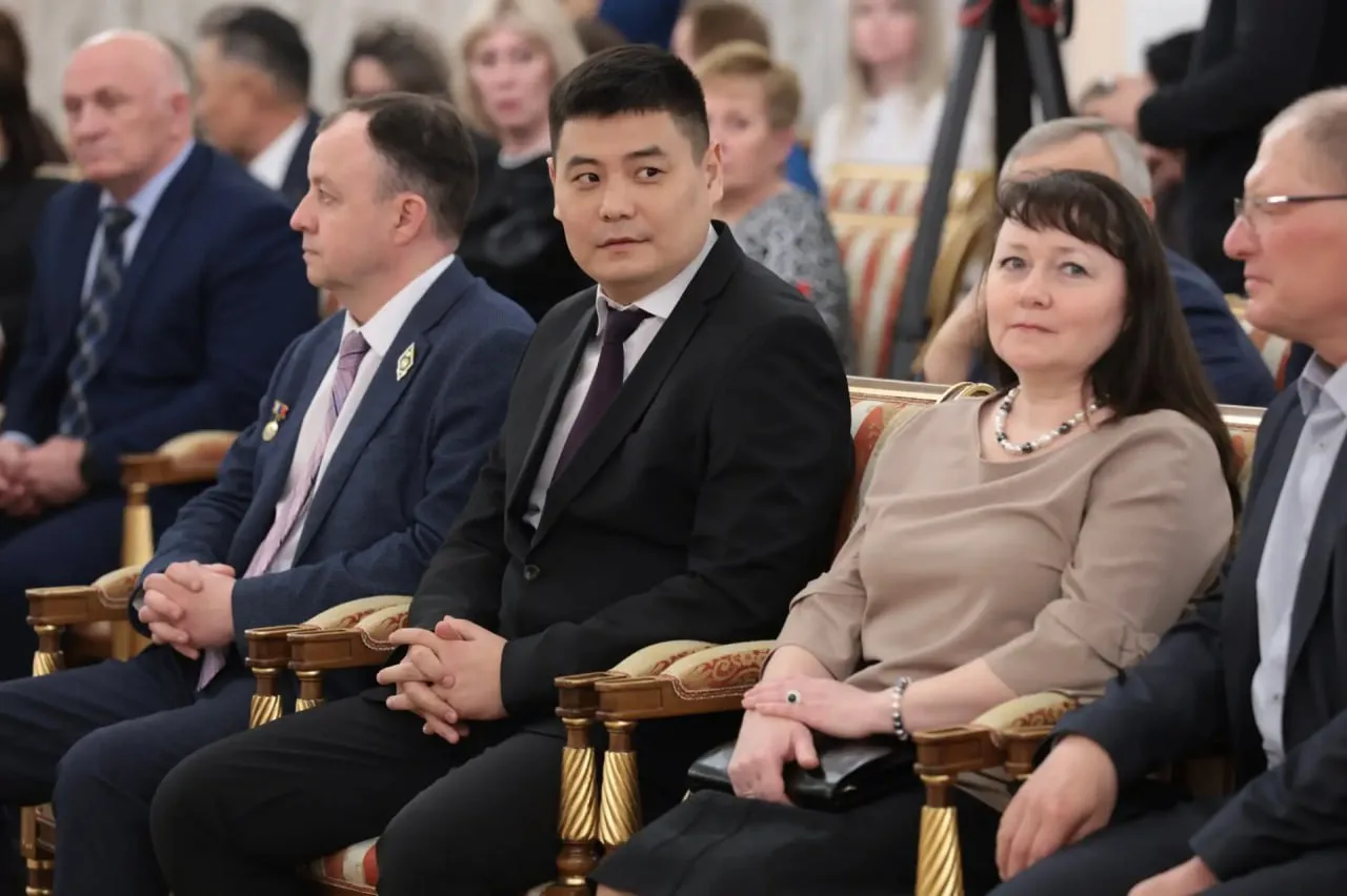 Текслер наградил двух известных журналистов из Челябинска Текслер наградил двух известных журналистов из Челябинска