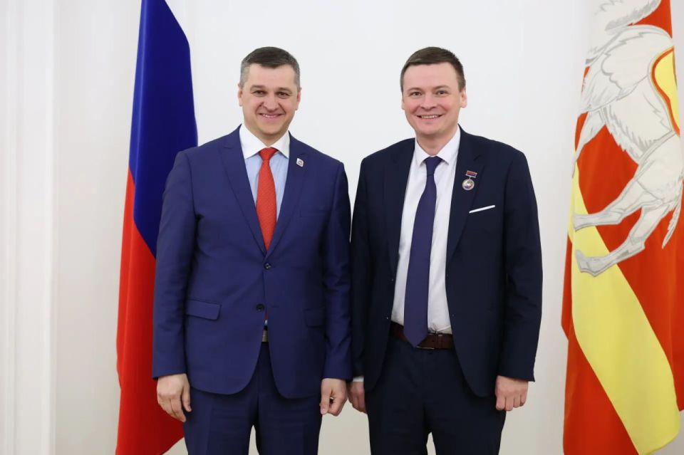 Алексей Текслер наградил представителей профсоюзов Почетными грамотами и Благодарственными письмами Алексей Текслер наградил представителей профсоюзов Почетными грамотами и Благодарственными письмами