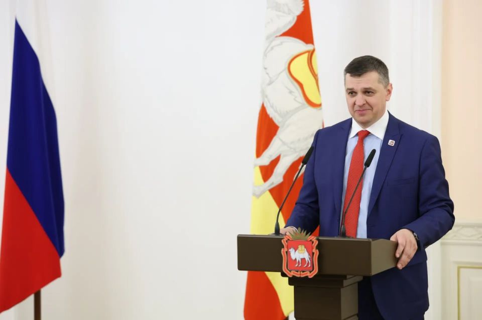 Алексей Текслер наградил представителей профсоюзов Почетными грамотами и Благодарственными письмами Алексей Текслер наградил представителей профсоюзов Почетными грамотами и Благодарственными письмами