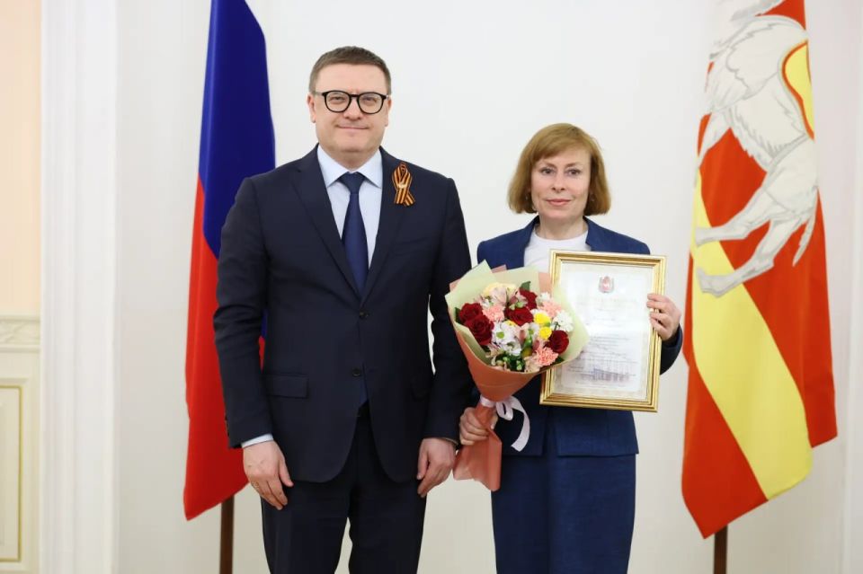 Алексей Текслер наградил представителей профсоюзов Почетными грамотами и Благодарственными письмами Алексей Текслер наградил представителей профсоюзов Почетными грамотами и Благодарственными письмами
