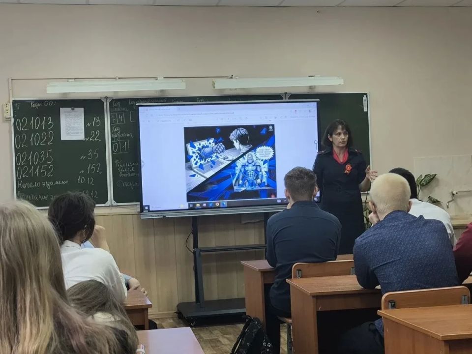 В Челябинске полицейские и педагоги запустили проект «Цифробор Добрынич», который научит школьников противостоять киберугрозам В Челябинске полицейские и педагоги запустили проект «Цифробор Добрынич», который научит школьников противостоять киберугрозам