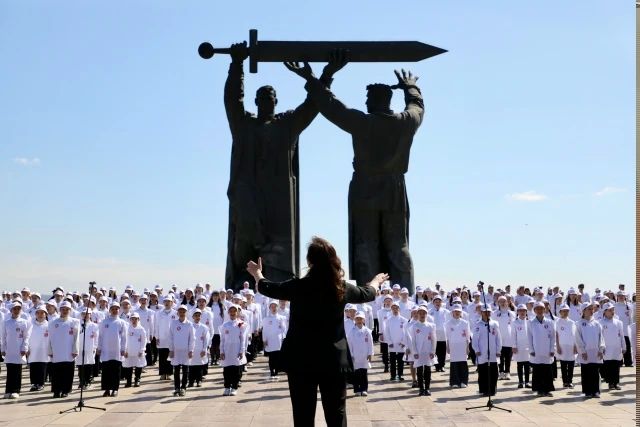 Праздничные мероприятия, посвященные 81-ой годовщине Победы в Великой Отечественной войне начнутся 8 мая в парке у Вечного огня и продолжатся 9 мая на площади Торжеств
