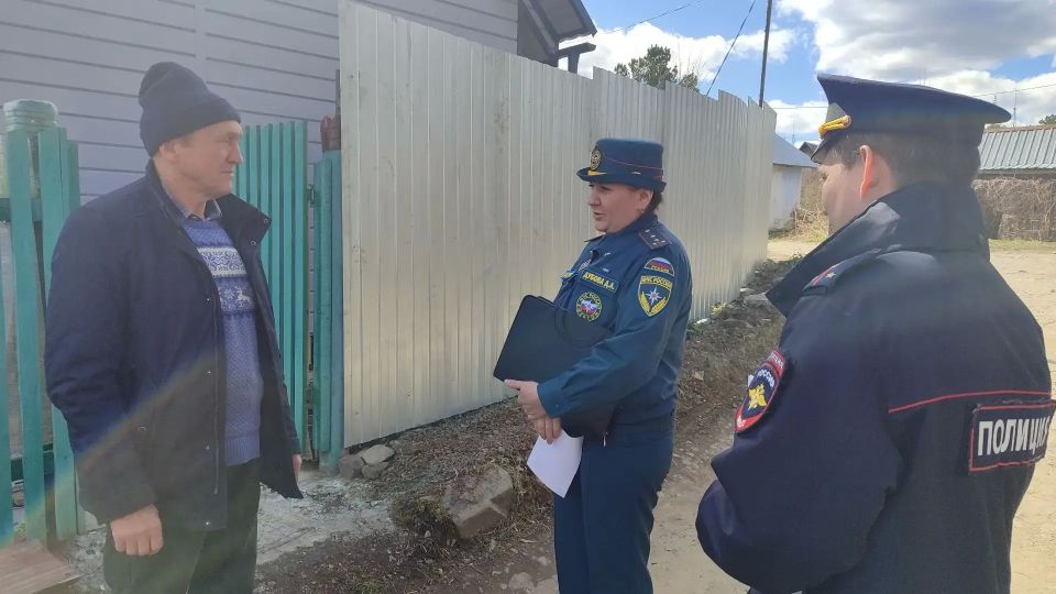 В Златоусте полицейские и пожарные проводят совместные профилактические рейды В Златоусте полицейские и пожарные проводят совместные профилактические рейды