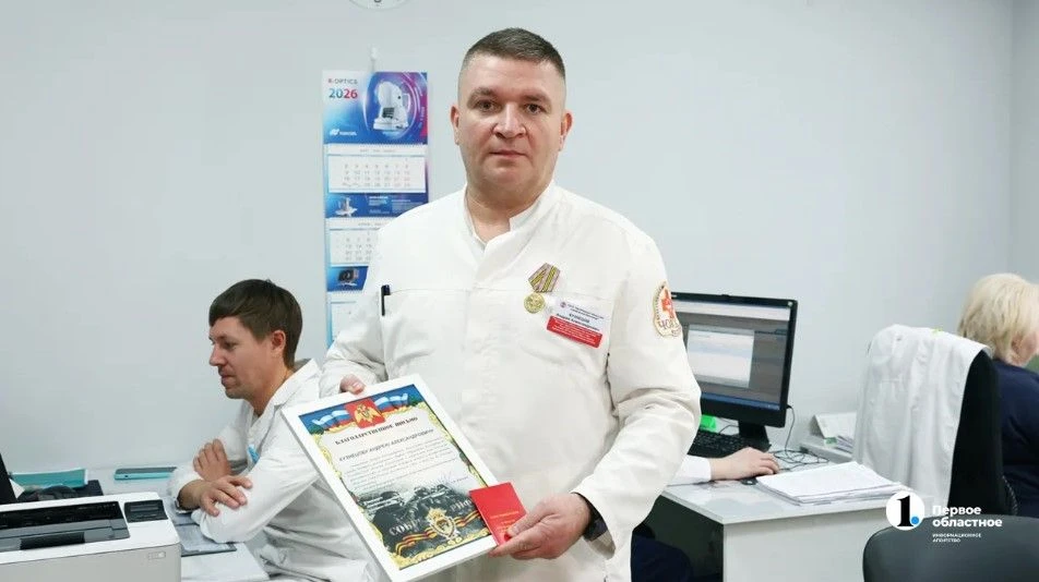 Офтальмолога из Челябинска наградили медалью за спасение раненых бойцов
