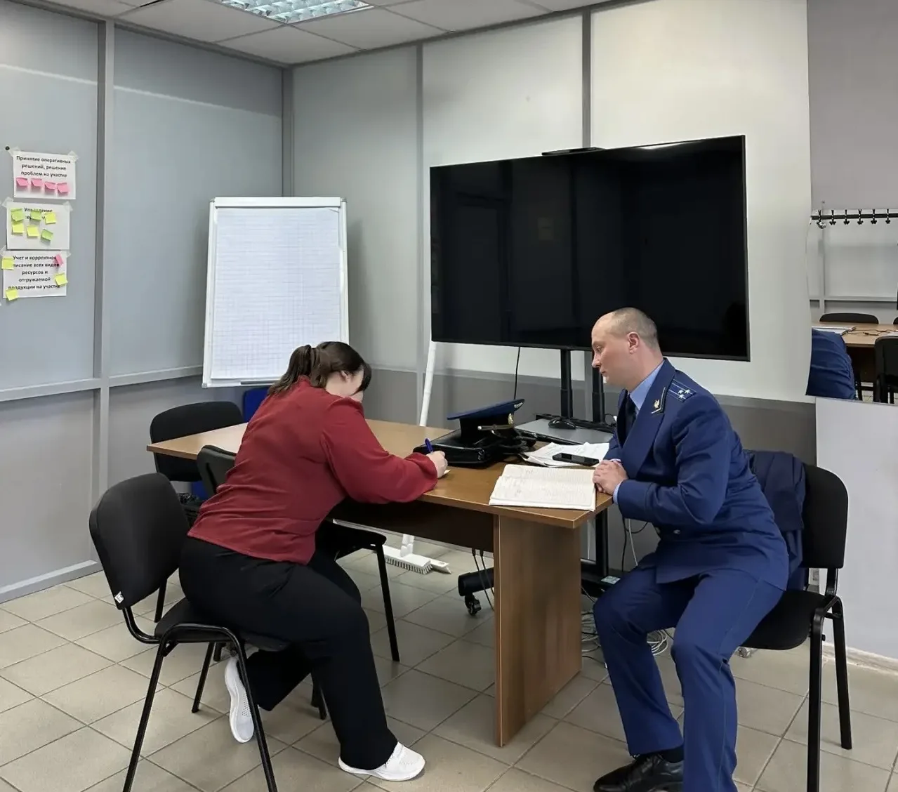 Прокурор Кунашакского района провел личный прием в трудовом коллективе предприятия Прокурор Кунашакского района провел личный прием в трудовом коллективе предприятия