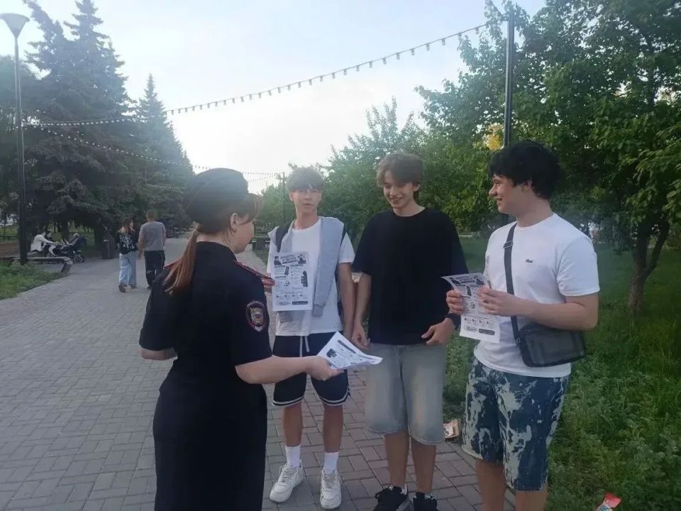 В Копейске полицейские проводят профилактические рейды, чтобы защитить подростков В Копейске полицейские проводят профилактические рейды, чтобы защитить подростков