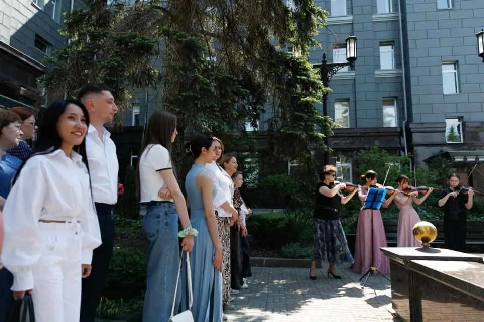 Семьи депутатов поддержали первый «День музеев» в здании Заксобрания в Челябинске