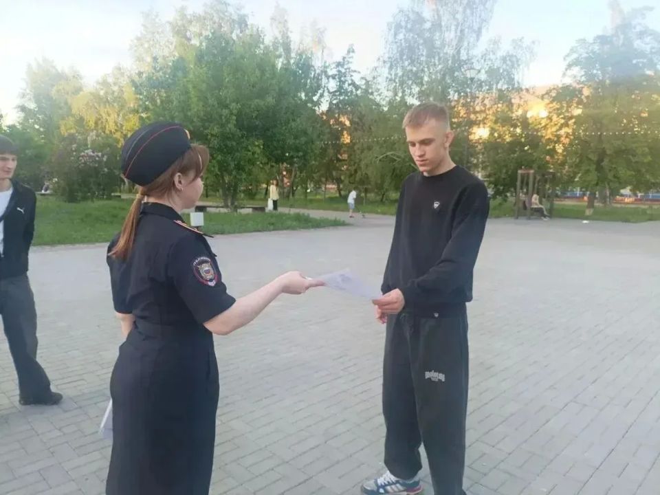 В Копейске полицейские проводят профилактические рейды, чтобы защитить подростков