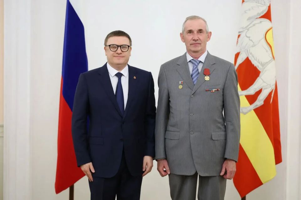 Губернатор Алексей Текслер вручил государственные и региональные награды 47 южноуральцам Губернатор Алексей Текслер вручил государственные и региональные награды 47 южноуральцам