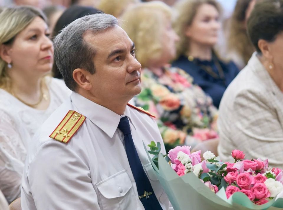 Офицеры регионального СКР поздравили подшефных кадет с окончанием учебного года Офицеры регионального СКР поздравили подшефных кадет с окончанием учебного года