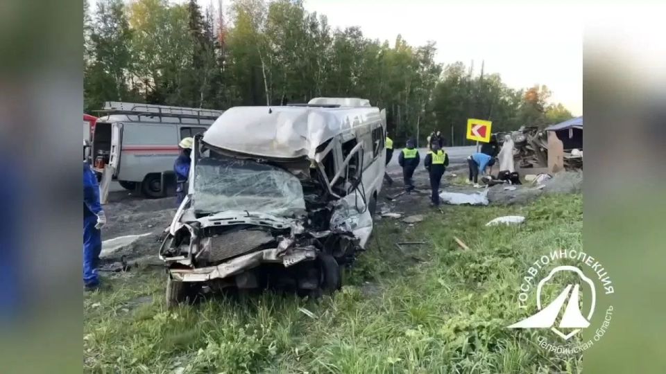 Сотрудники Госавтоинспекции устанавливают обстоятельства смертельного ДТП