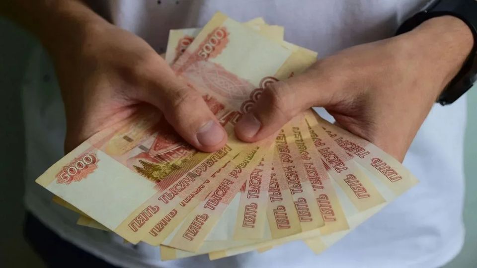 Мечта и реальность: какую зарплату ждет челябинская молодежь и сколько предлагают