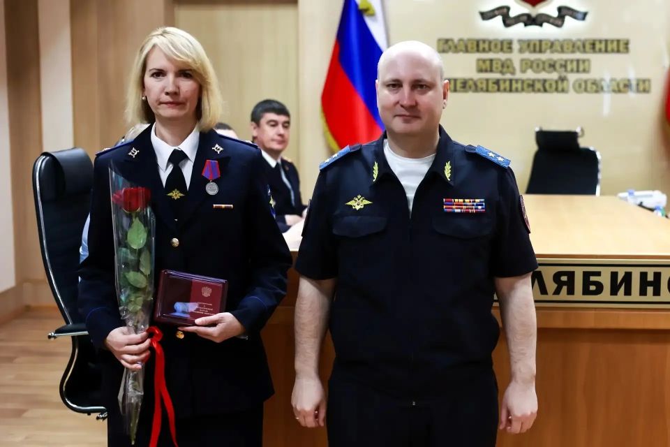 Начальник ГУ МВД области Сергей Космачев наградил отличившихся сотрудников